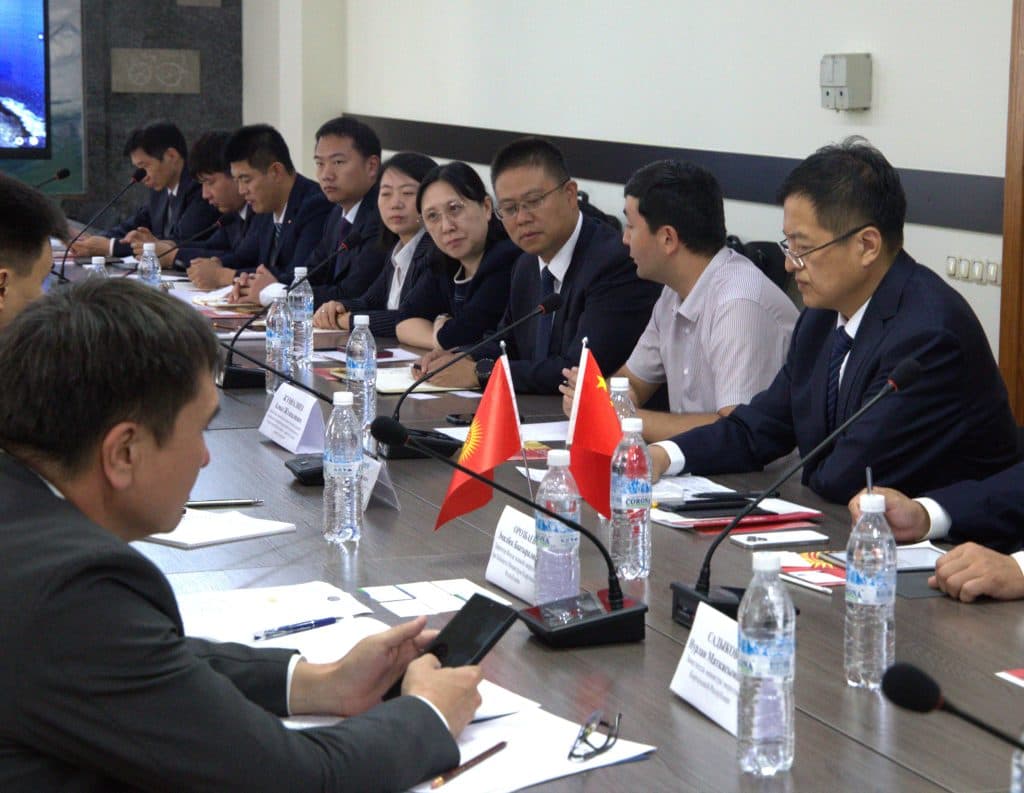 녹색 파트너십: 중국 CECEP ENERGY 기업이 키르기스스탄의 프로젝트를 검토합니다