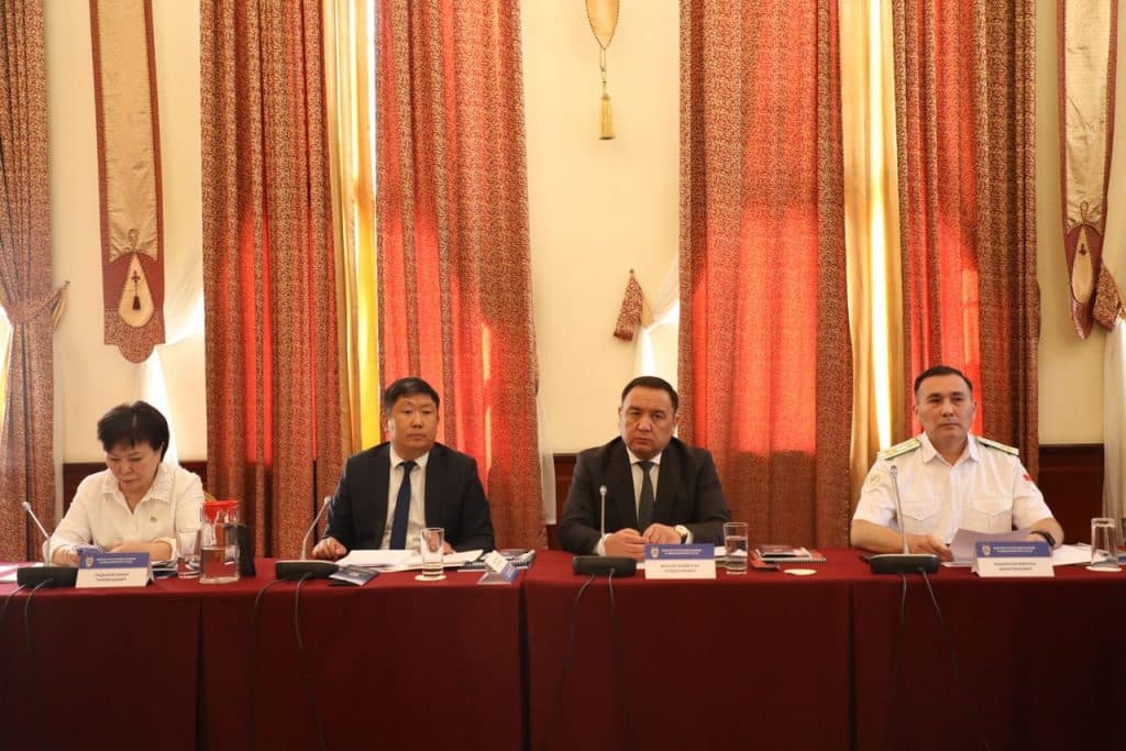 투자 방향: 키르기스스탄 총검찰청에서 새로운 법률과 기업가 권리 보호 논의