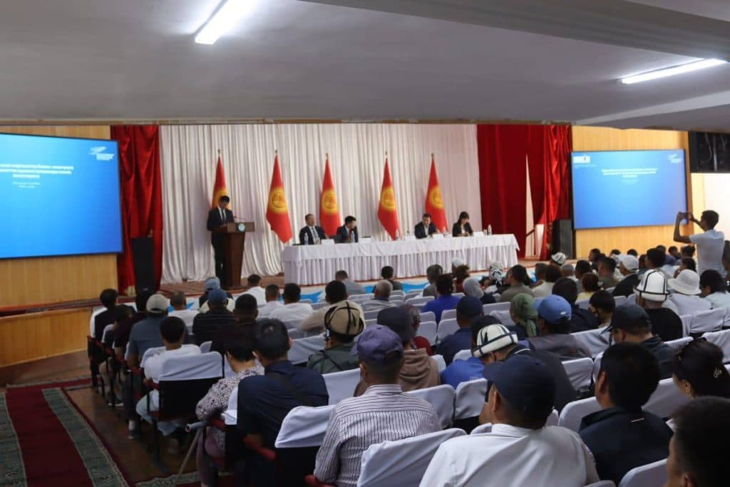 나린에서 비즈니스 커뮤니티와 정부 기관 간의 성공적인 회의가 열렸습니다