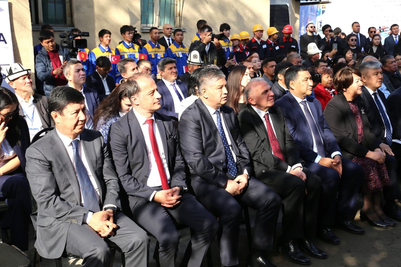 Р. А. Сабиров 85-кесиптик лицейдин 100 жылдык мааракесине жана жашыл энергетика боюнча окуу борборунун ачылышына катышты