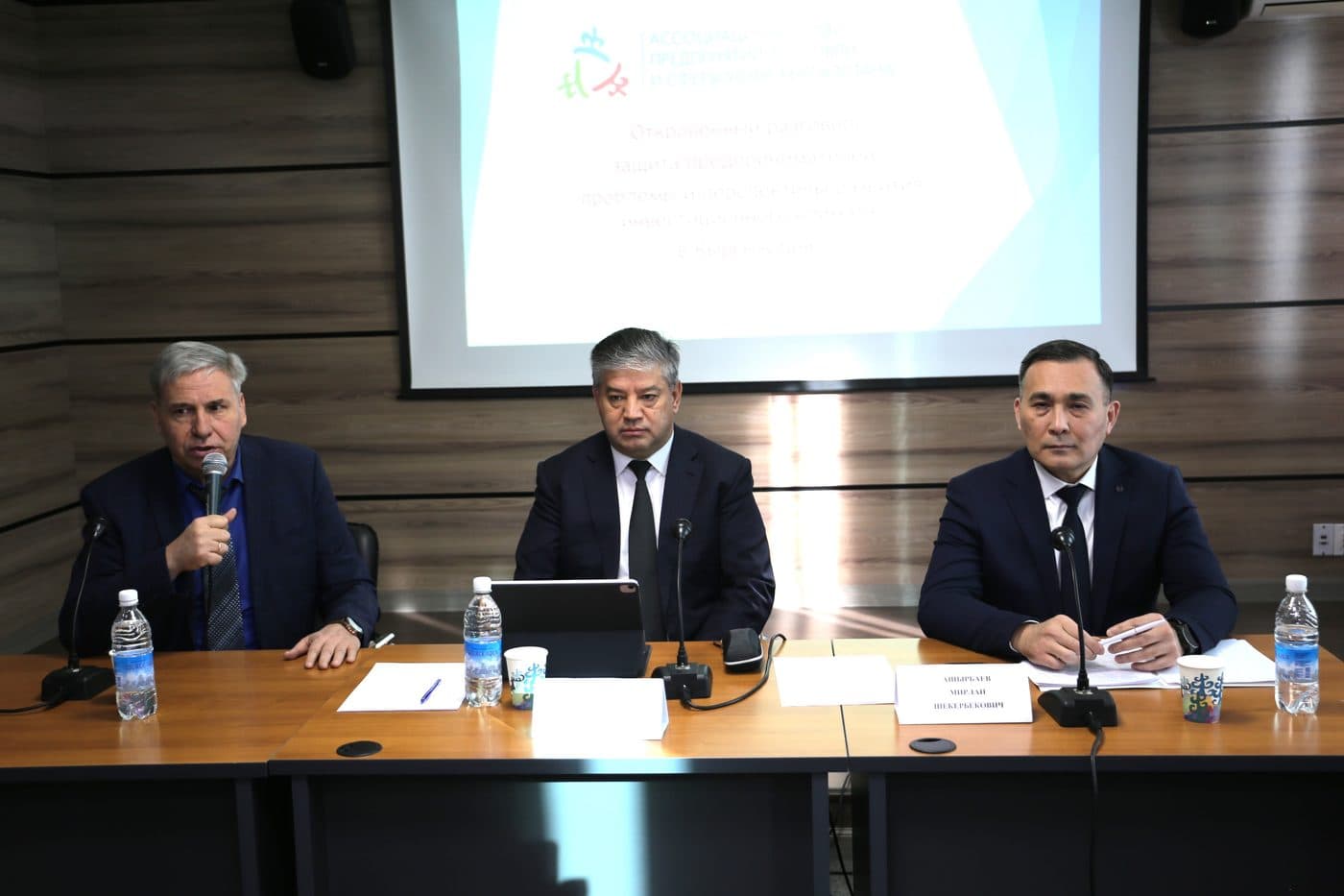 키르기스스탄의 기업가 보호 및 투자 환경 개발을 위한 공개 대화