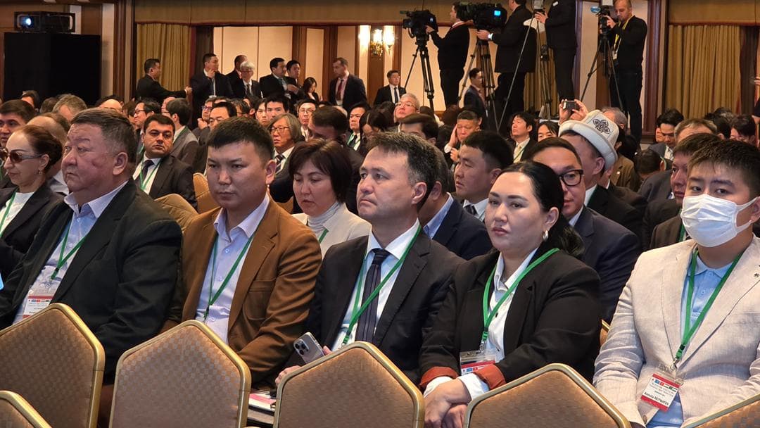 키르기스스탄 공화국 대통령 사디르 자파로프의 일본 공식 방문: 키르기스스탄 공화국 대통령 산하 투자 국가 기관은 "중앙아시아 + 일본" 국제 비즈니스 포럼의 주최자 중 하나입니다.