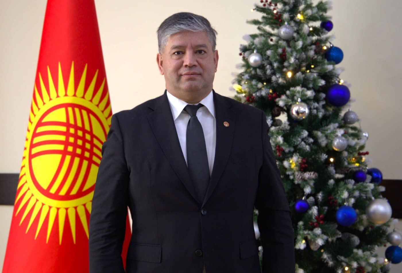 Кыргыз Республикасынын Президентине караштуу Инвестициялар боюнча улуттук агенттиктин башчысы Сабиров Равшанбек Азатовичтин куттуктоосу: