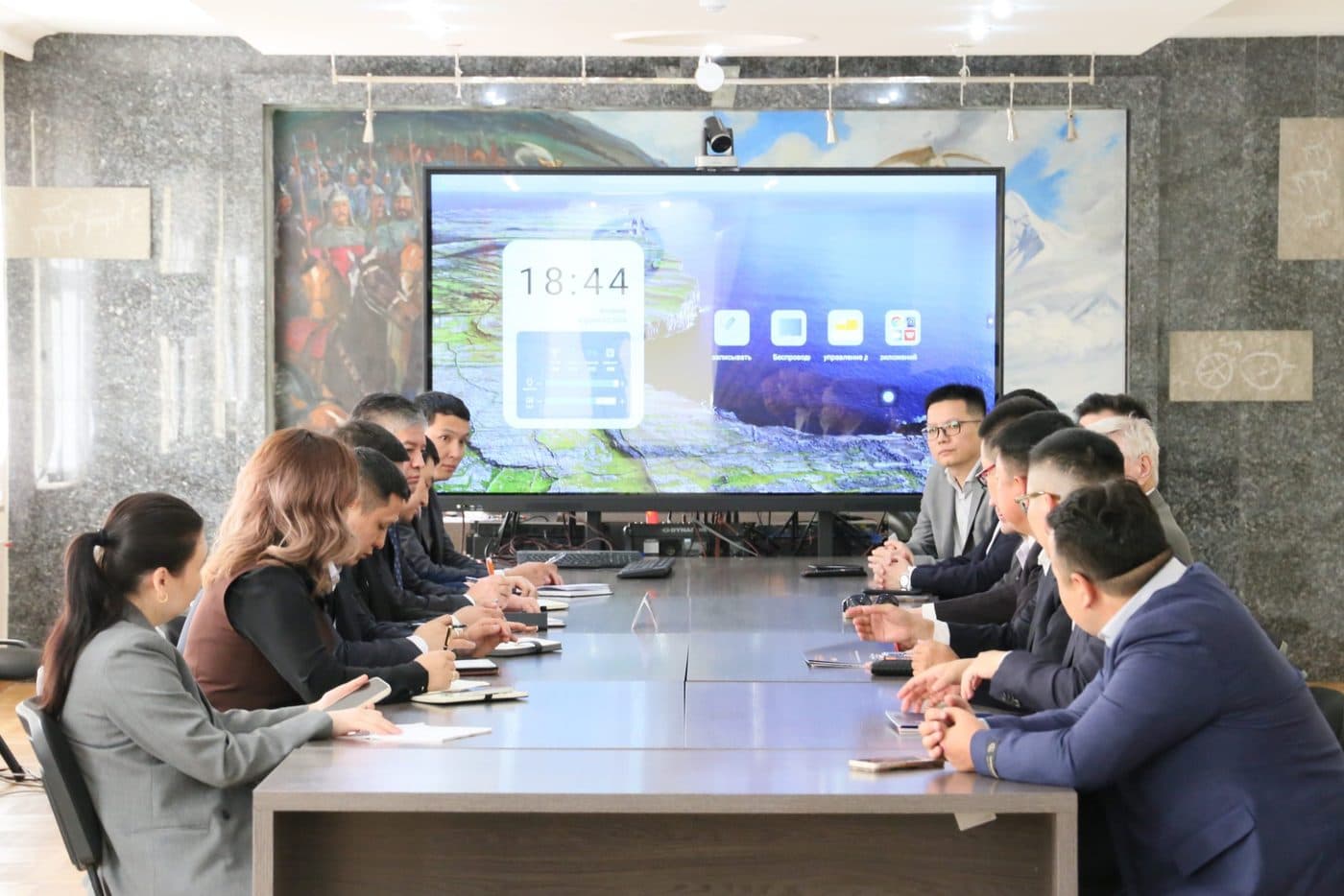 국가 투자 기관이 'Bin Zaed International' 회사와 협력 기회를 논의했습니다