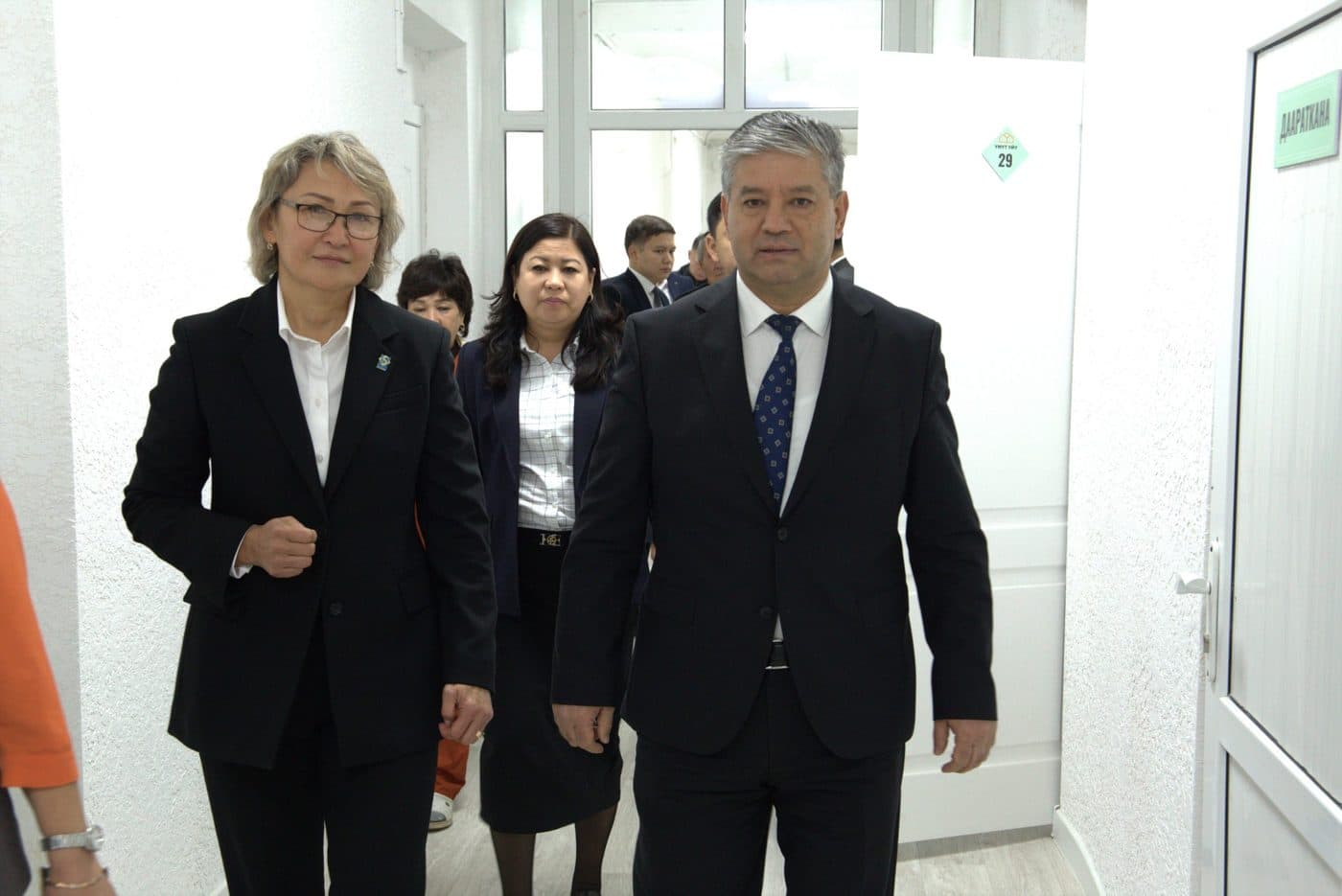 키르기스 공화국 대통령 직속 국가 투자청장이 노인 요양원을 방문했습니다