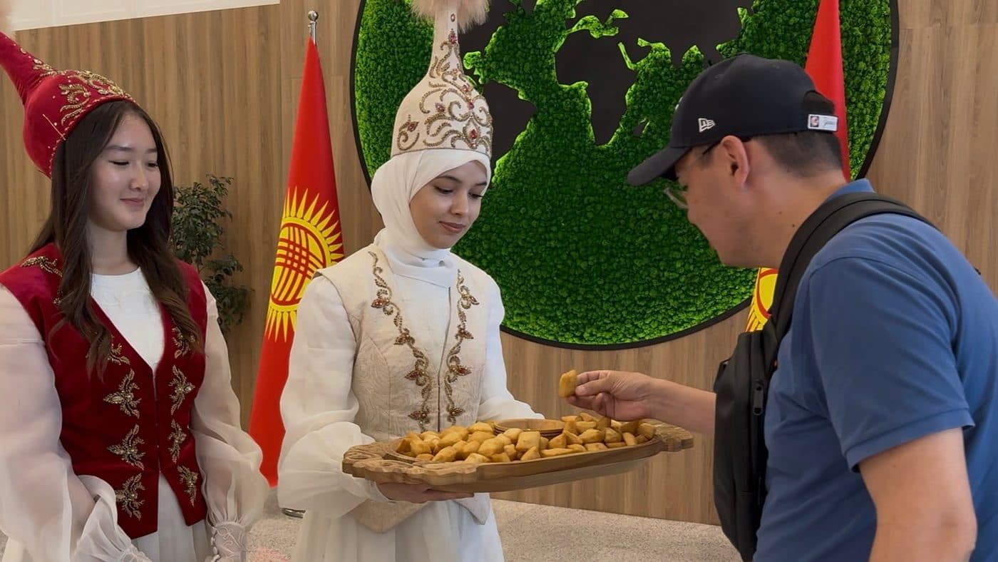 Los participantes del Foro de Negocios de Inversión de la OCS-2026 llegan a Bishkek