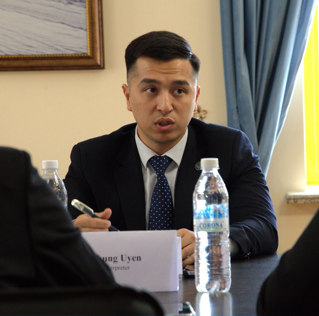 Badan Investasi Nasional KR mengadakan pertemuan dengan perwakilan Grup ROX Vietnam