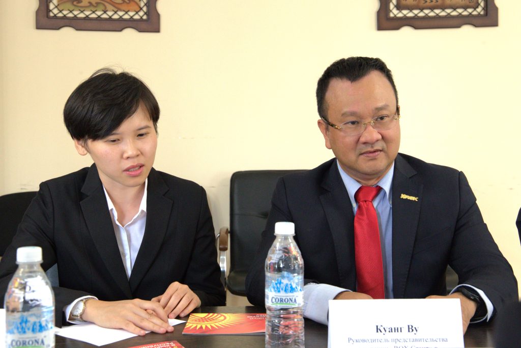 Badan Investasi Nasional KR mengadakan pertemuan dengan perwakilan Grup ROX Vietnam