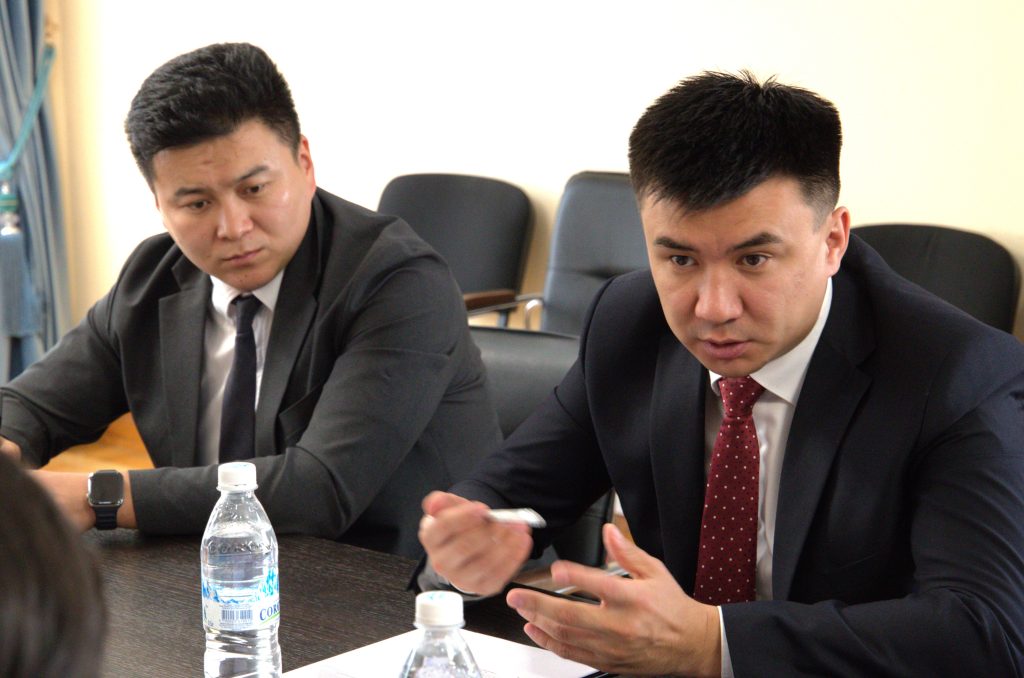 Badan Investasi Nasional KR mengadakan pertemuan dengan perwakilan Grup ROX Vietnam