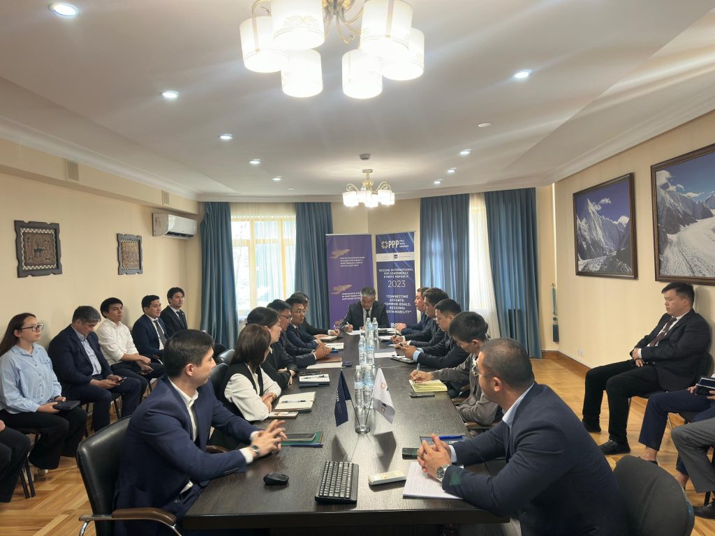 Кыргыз Республикасынын Президентине караштуу Инвестициялар боюнча улуттук агенттиктин директору Равшанбек Сабиров жумушчу жыйында Мамлекеттик-жеке өнөктөштүк борборунун (МЖӨ борбору) жамааты менен жолугушуп, долбоорлорду ишке ашыруудагы оң динамиканы жана Кыргызстанда заманбап инвестициялык чөйрөнү түзүүдөгү МЖӨ борборунун ролу өсүп жатканын белгиледи.