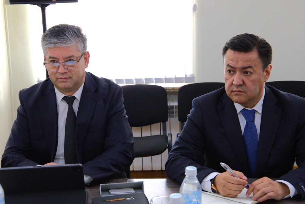 Бүгүн Бишкек шаарында Кыргыз Республикасынын Президентине караштуу Инвестициялар боюнча улуттук агенттиктин директору Равшанбек Сабиров Эл аралык соода борборунун (ЭАСБ) рынокторду өнүктүрүү департаментинин директору Мондэр Мимуни менен жолугушту.