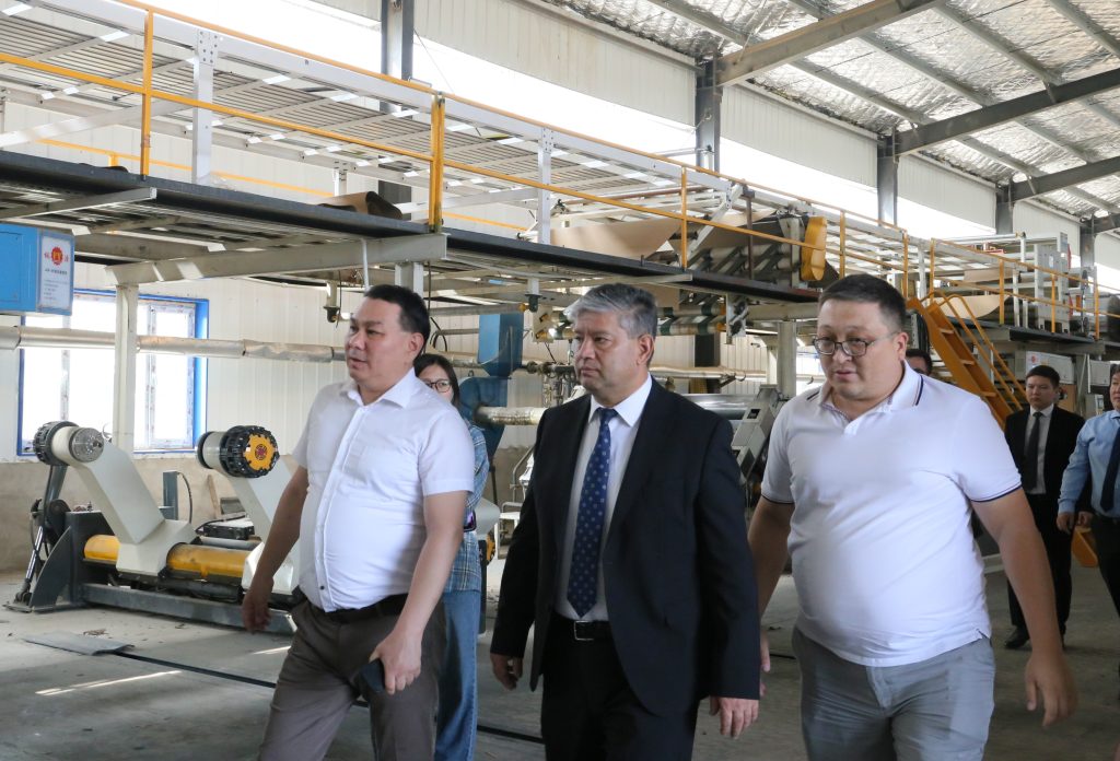 Кыргыз Республикасынын Президентине караштуу Инвестициялар боюнча улуттук агенттиктин директору Равшанбек Сабиров Бишкек ЭЭАда текшерүү жүргүздү.