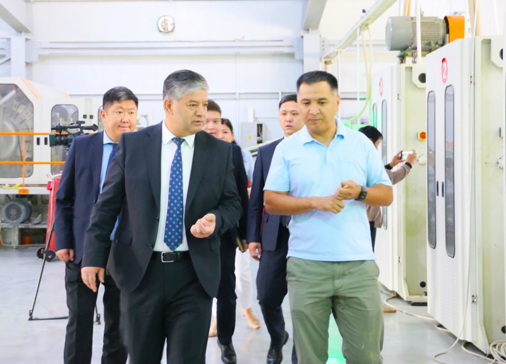 Кыргыз Республикасынын Президентине караштуу Инвестициялар боюнча улуттук агенттиктин директору Равшанбек Сабиров Бишкек ЭЭАда текшерүү жүргүздү.