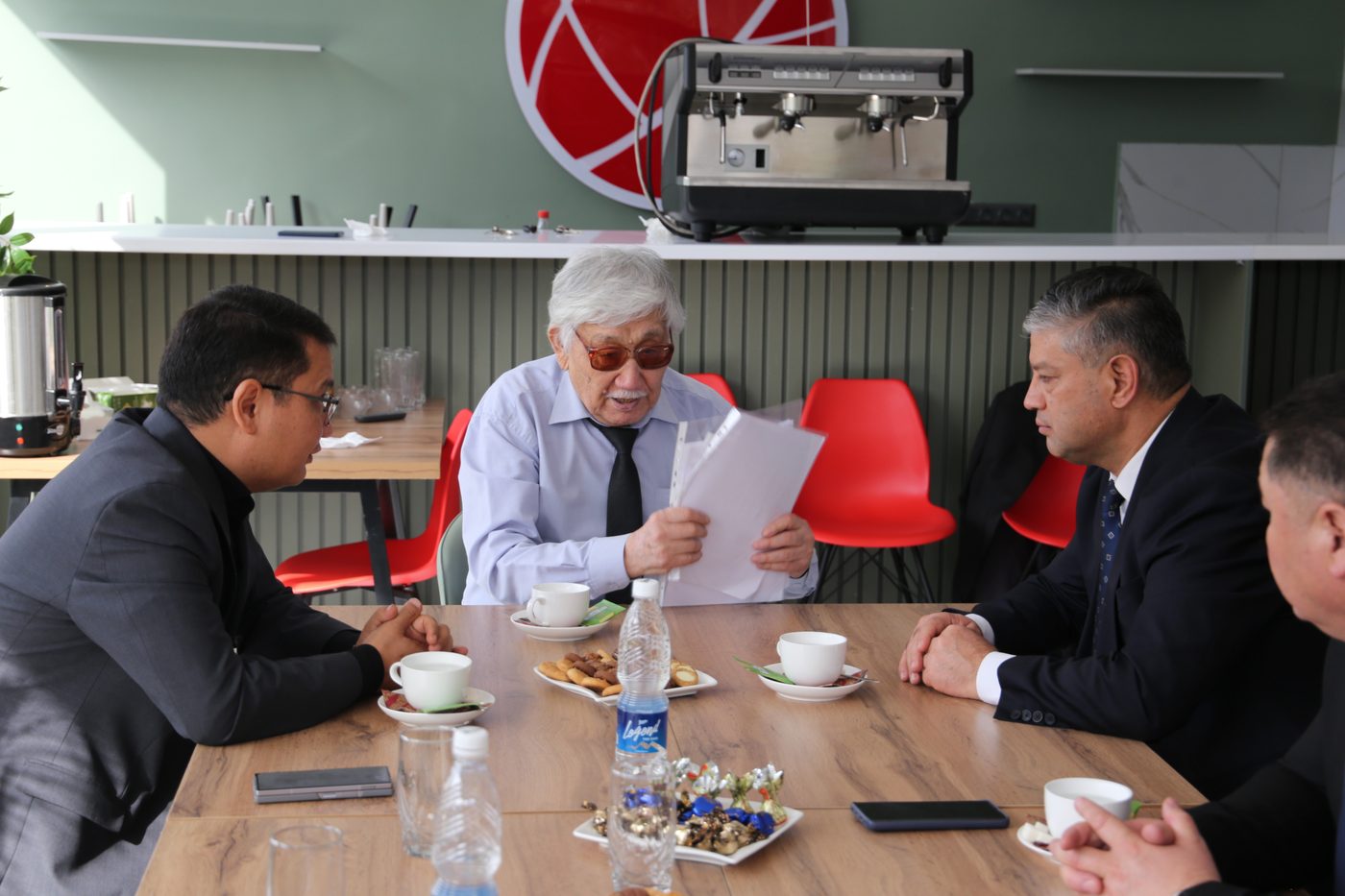 2025-жылдын 29-сентябрында Кыргыз Республикасынын Президентине караштуу Инвестициялар боюнча улуттук агенттиктин директору Сабиров Равшанбек Азатович Э.Х. Акрамов атындагы Чүй облустук бириккен ооруканасында МЖӨ долбоорун ишке ашыруунун жүрүшү менен таанышты.