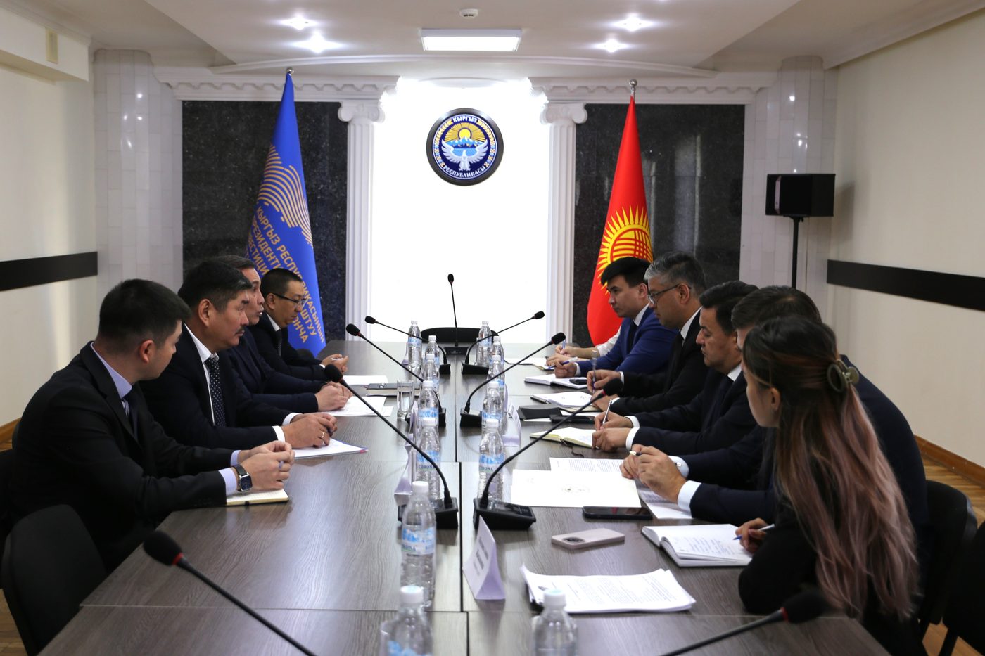 Кыргыз Республикасынын Президентине караштуу Инвестициялар боюнча улуттук агенттигинин директору Равшанбек Сабировдун Башкы прокуратуранын өкүлдөрү менен жумушчу жолугушуусу