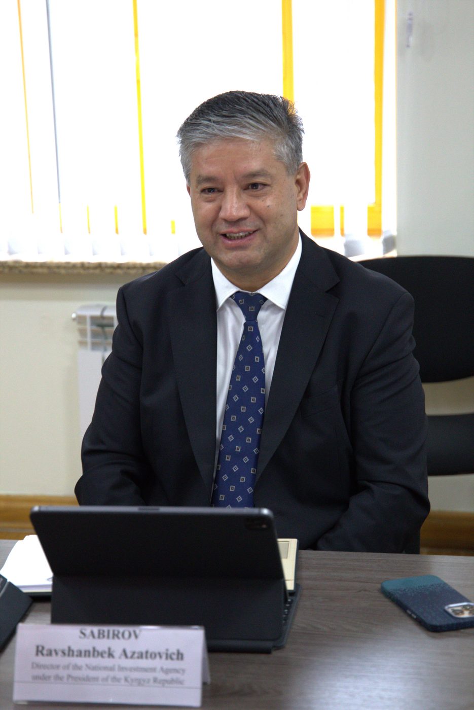 Бүгүн Кыргыз Республикасынын Президентине караштуу Инвестициялар боюнча улуттук агенттиктин директору Равшанбек Сабиров Япония жана Монголиядан келген дүйнөлүк спорттун легендасы, ёкозуна, сумо боюнча 69-жолку чемпион Хакухо Шо баштаган делегация менен жолугушту.