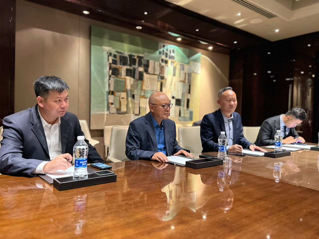 Кыргыз Республикасынын Президентине караштуу Инвестициялар боюнча Улуттук агенттиктин башчысы Кытай компаниялары менен бир катар жолугушууларды өткөрдү.