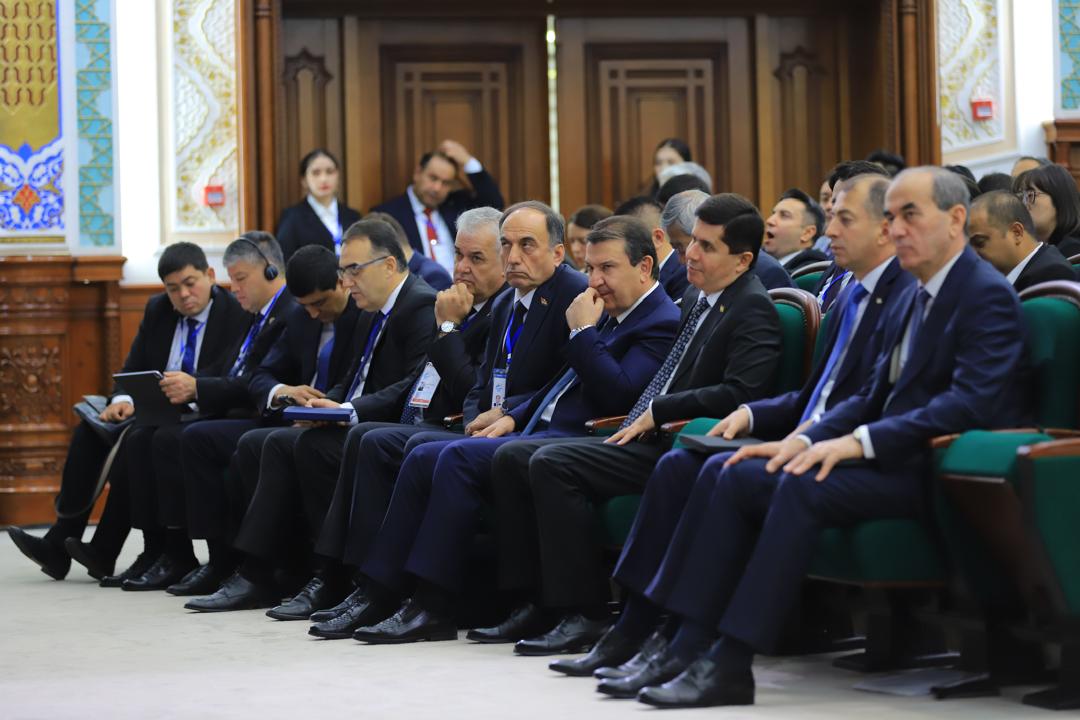 Бүгүн Кыргыз Республикасынын Президентине караштуу Инвестициялар боюнча Улуттук агенттиктин башчысы Равшанбек Сабиров Тажикстандын борбору Душанбе шаарында өткөн «Душанбе Инвест – 2025» аттуу Биринчи Эл аралык инвестициялык форумга катышты. Бул форум Тажикстандын Президенти Эмомали Рахмон, Өзбекстандын Премьер-министри Абдулла Арипов жана Казакстандын биринчи вице-премьер-министри катышкан ири иш-чара болуп, анын жогорку деңгээлин жана регион үчүн стратегиялык маанисин көрсөттү.