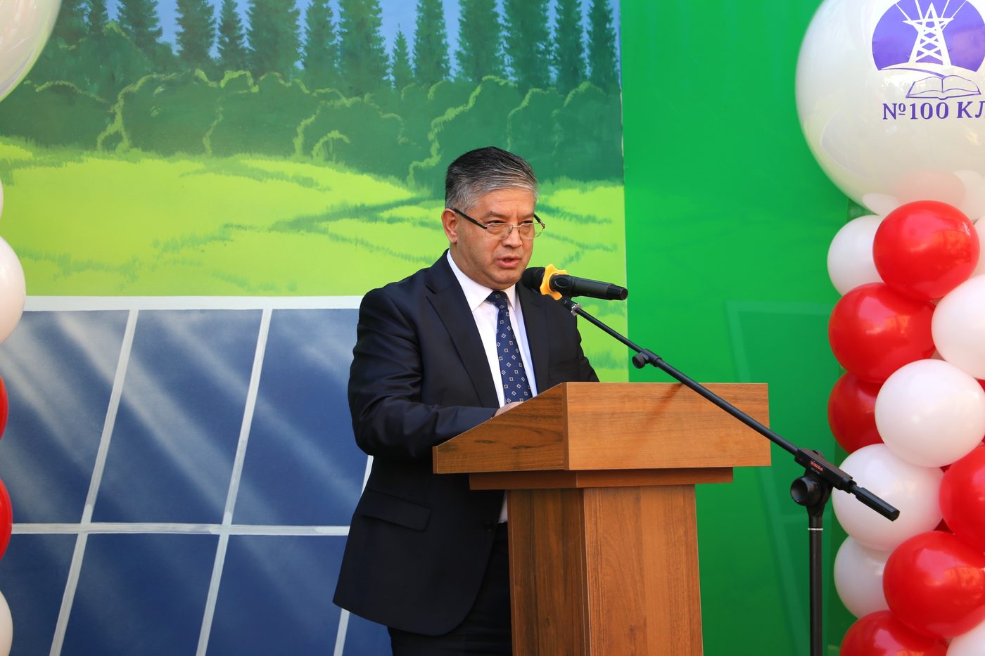 นาย ร. อ. ซาบีรอฟ เข้าร่วมงานเฉลิมฉลองครบรอบ 100 ปี ของวิทยาลัยอาชีพ 85 แห่ง และพิธีเปิดศูนย์การเรียนรู้ด้านพลังงานสีเขียว