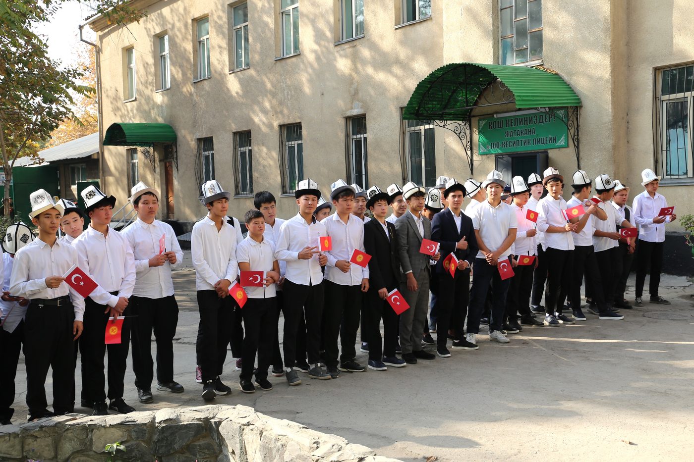 นาย ร. อ. ซาบีรอฟ เข้าร่วมงานเฉลิมฉลองครบรอบ 100 ปี ของวิทยาลัยอาชีพ 85 แห่ง และพิธีเปิดศูนย์การเรียนรู้ด้านพลังงานสีเขียว