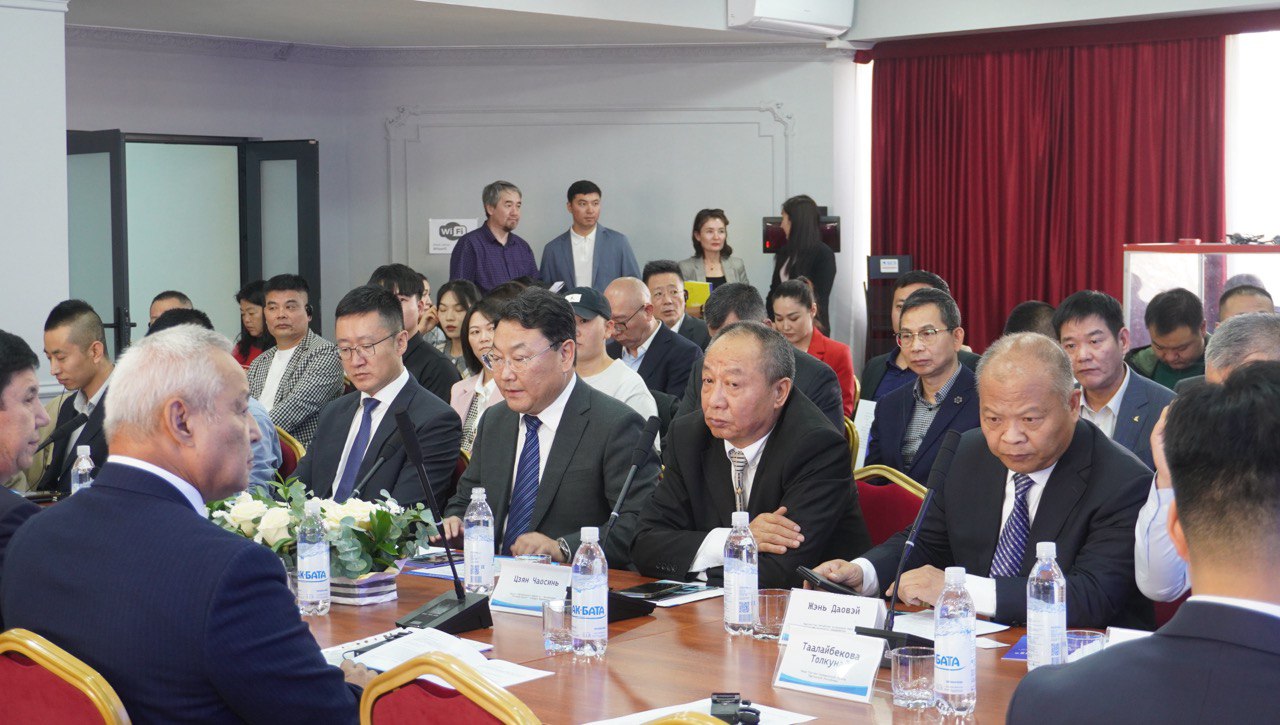 Кыргыз Республикасынын Президентине караштуу Инвестициялар боюнча улуттук агенттиги Бишкекте өткөн Кыргыз-Кытай (СУАР) Ишкер кеңешинин экинчи жыйынына катышты.