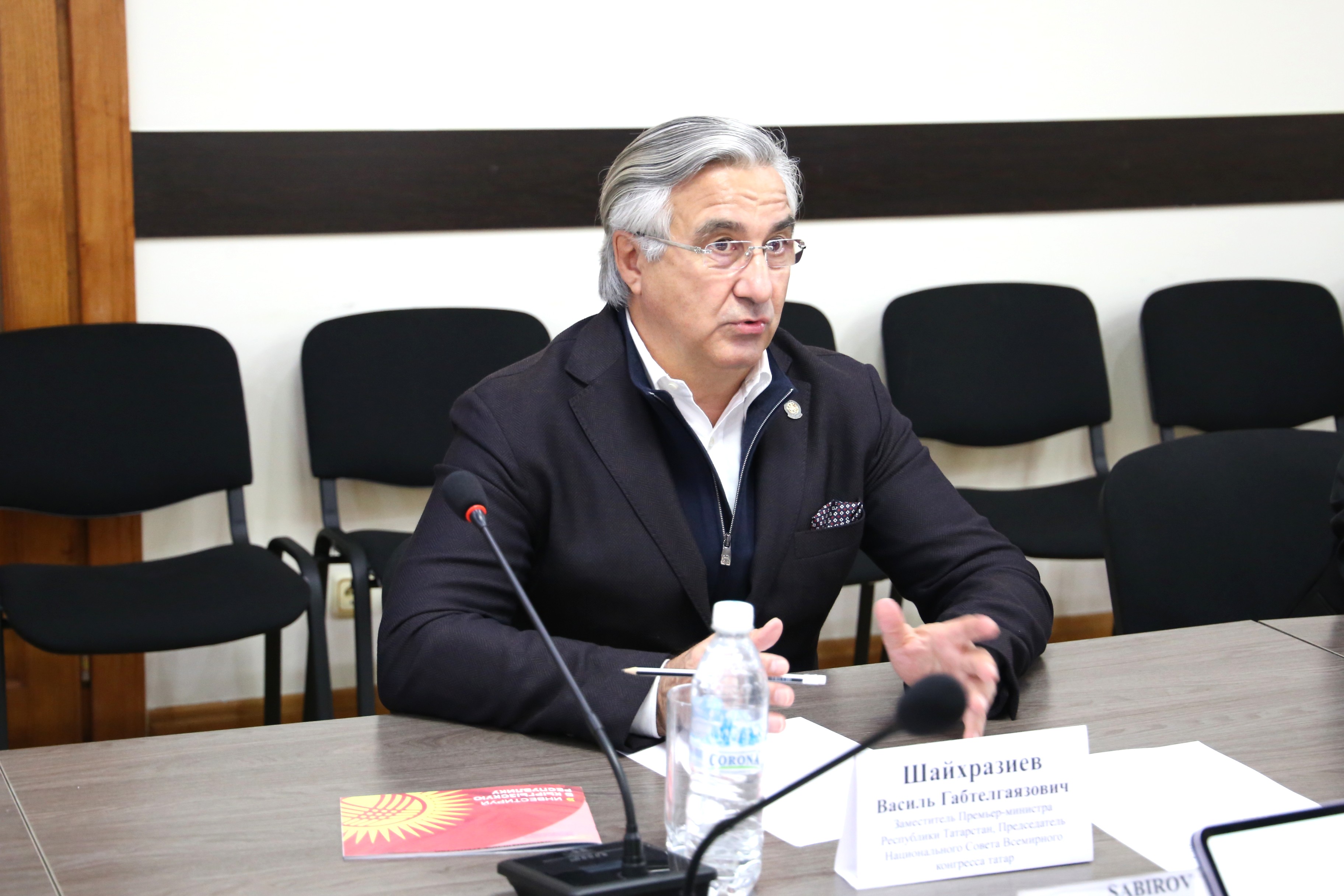 Кыргыз Республикасынын Президентине караштуу Инвестициялар боюнча улуттук агенттикте Директору Р.А. Сабиров Татарстан Республикасынын Премьер-министринин орун басары, татарлардын Дүйнөлүк Конгрессинин Улуттук Кеңешинин Төрагасы Васил Габтелгаязович Шайхразиев менен жолугушту.