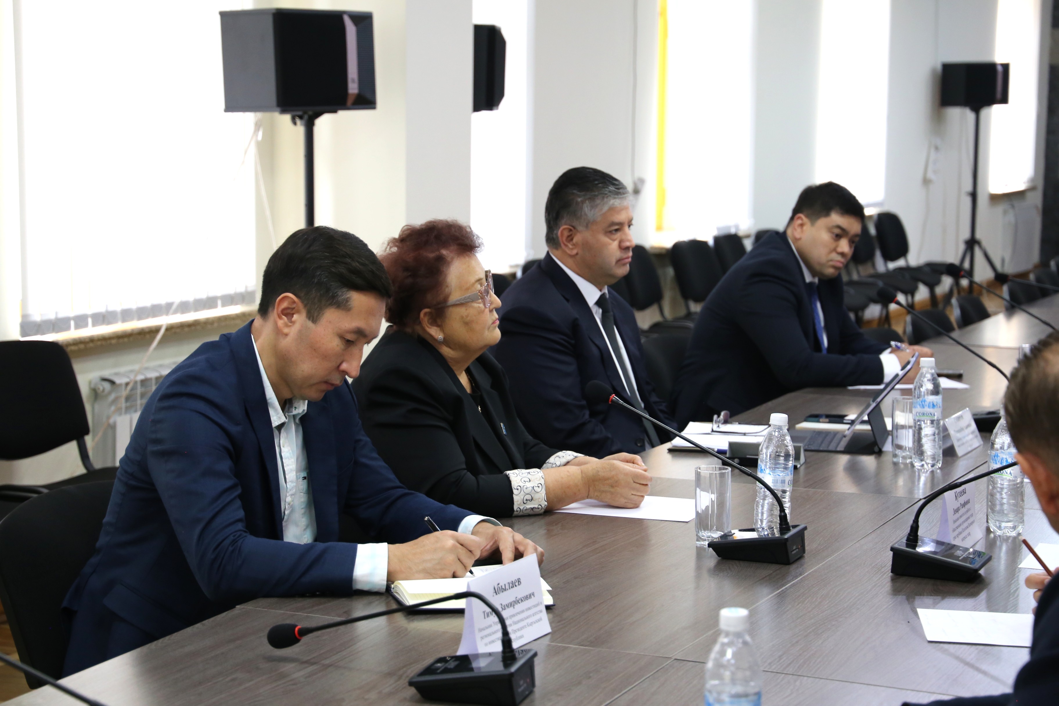 Кыргыз Республикасынын Президентине караштуу Инвестициялар боюнча улуттук агенттикте Директору Р.А. Сабиров Татарстан Республикасынын Премьер-министринин орун басары, татарлардын Дүйнөлүк Конгрессинин Улуттук Кеңешинин Төрагасы Васил Габтелгаязович Шайхразиев менен жолугушту.