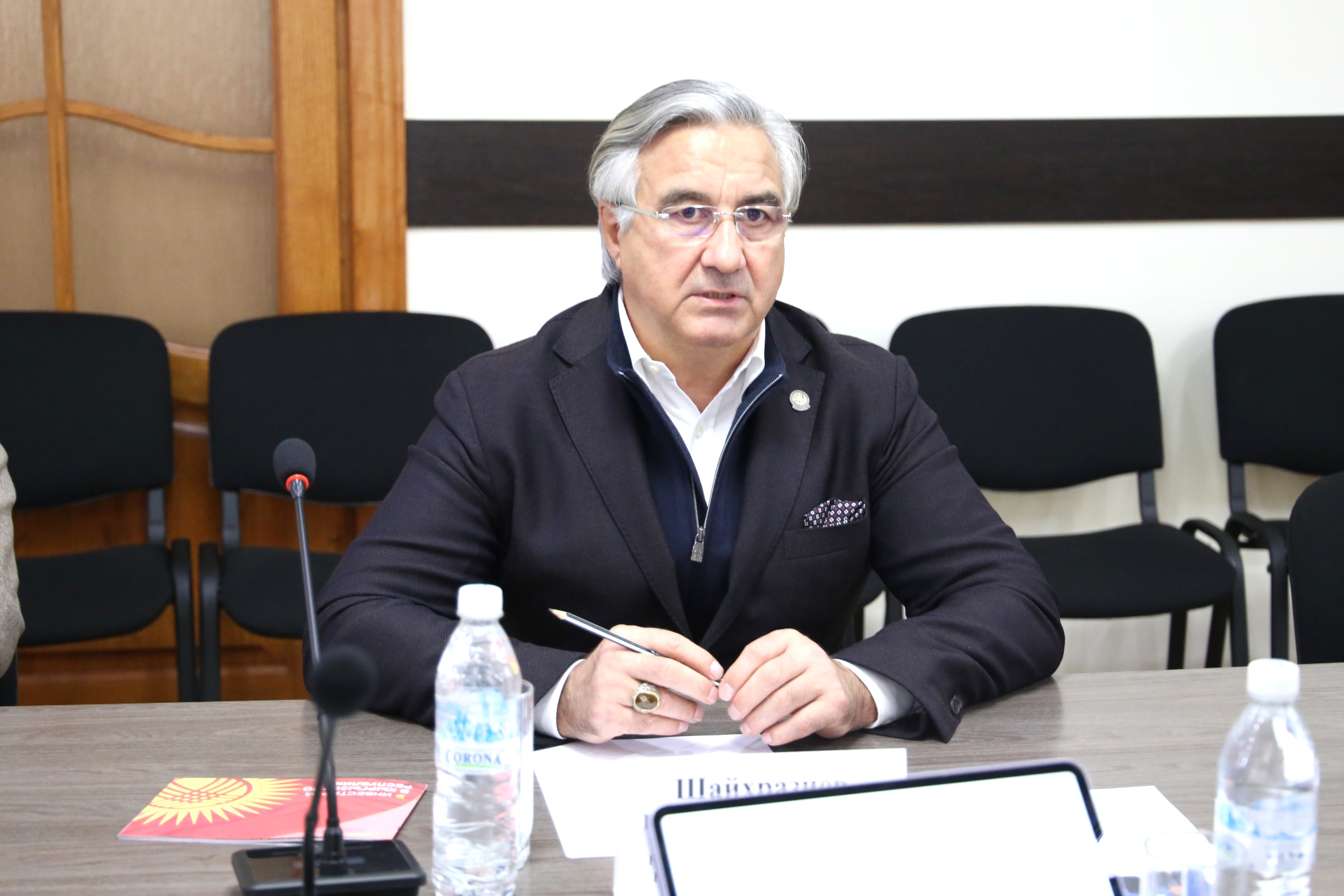 Кыргыз Республикасынын Президентине караштуу Инвестициялар боюнча улуттук агенттикте Директору Р.А. Сабиров Татарстан Республикасынын Премьер-министринин орун басары, татарлардын Дүйнөлүк Конгрессинин Улуттук Кеңешинин Төрагасы Васил Габтелгаязович Шайхразиев менен жолугушту.