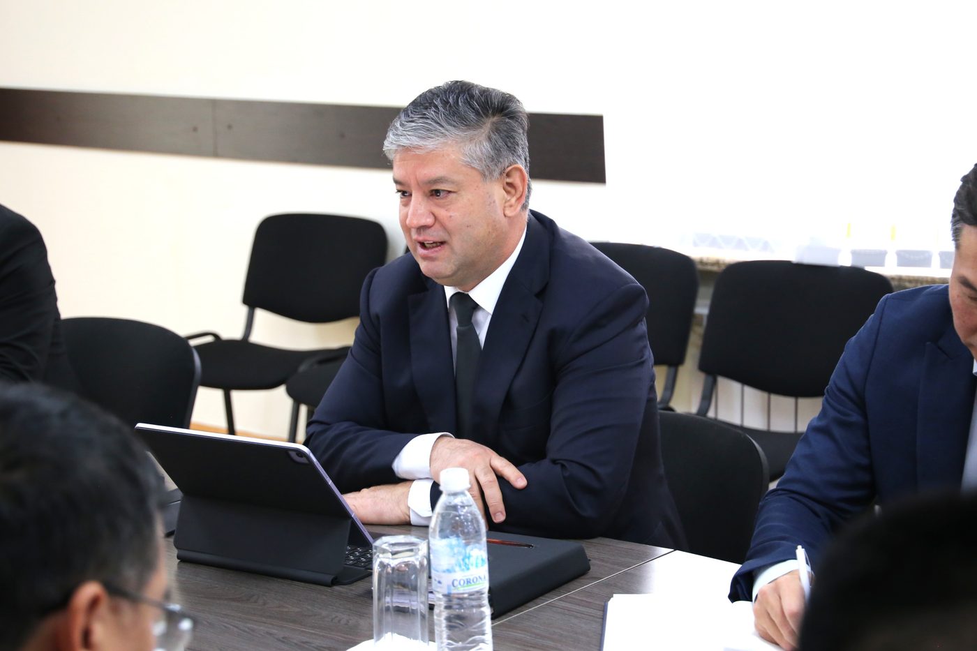 Кыргыз Республикасынын Президентине караштуу Инвестициялар боюнча улуттук агенттикте агенттиктин директору Равшанбек Сабиров менен Кытай Эл Республикасынын Кыргыз Республикасындагы Атайын жана Ыйгарым укуктуу элчиси Лю Цзянпин айымдын ортосунда жолугушуу өттү.