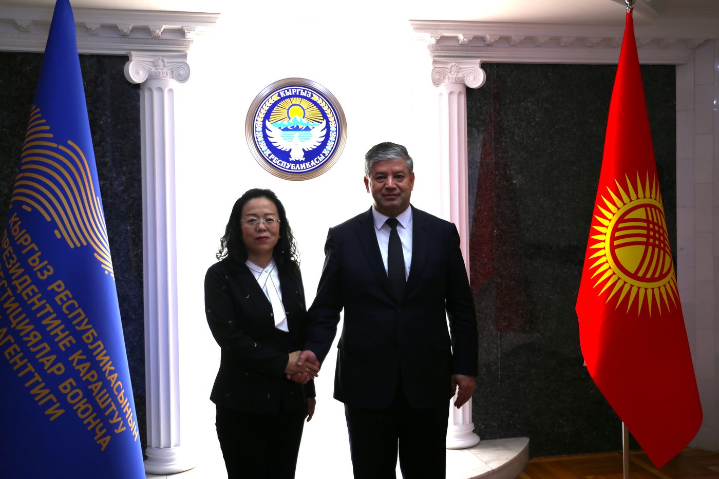 Кыргыз Республикасынын Президентине караштуу Инвестициялар боюнча улуттук агенттикте агенттиктин директору Равшанбек Сабиров менен Кытай Эл Республикасынын Кыргыз Республикасындагы Атайын жана Ыйгарым укуктуу элчиси Лю Цзянпин айымдын ортосунда жолугушуу өттү.