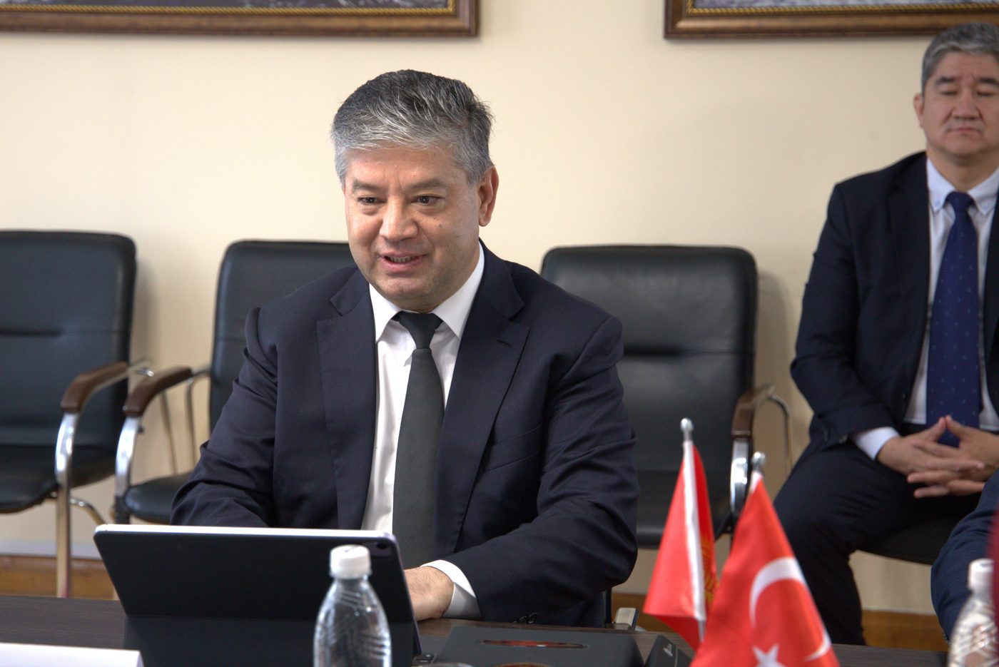 Кыргыз Республикасынын Президентине караштуу Инвестициялар боюнча Улуттук агенттикте Улуттук агенттиктин директору Р.А. Сабиров менен Түрк кызматташтык жана координация агенттигинин (TIKA) Кыргызстандагы координатору Мехмет Бодур мырзанын ортосунда жолугушуу болуп өттү.