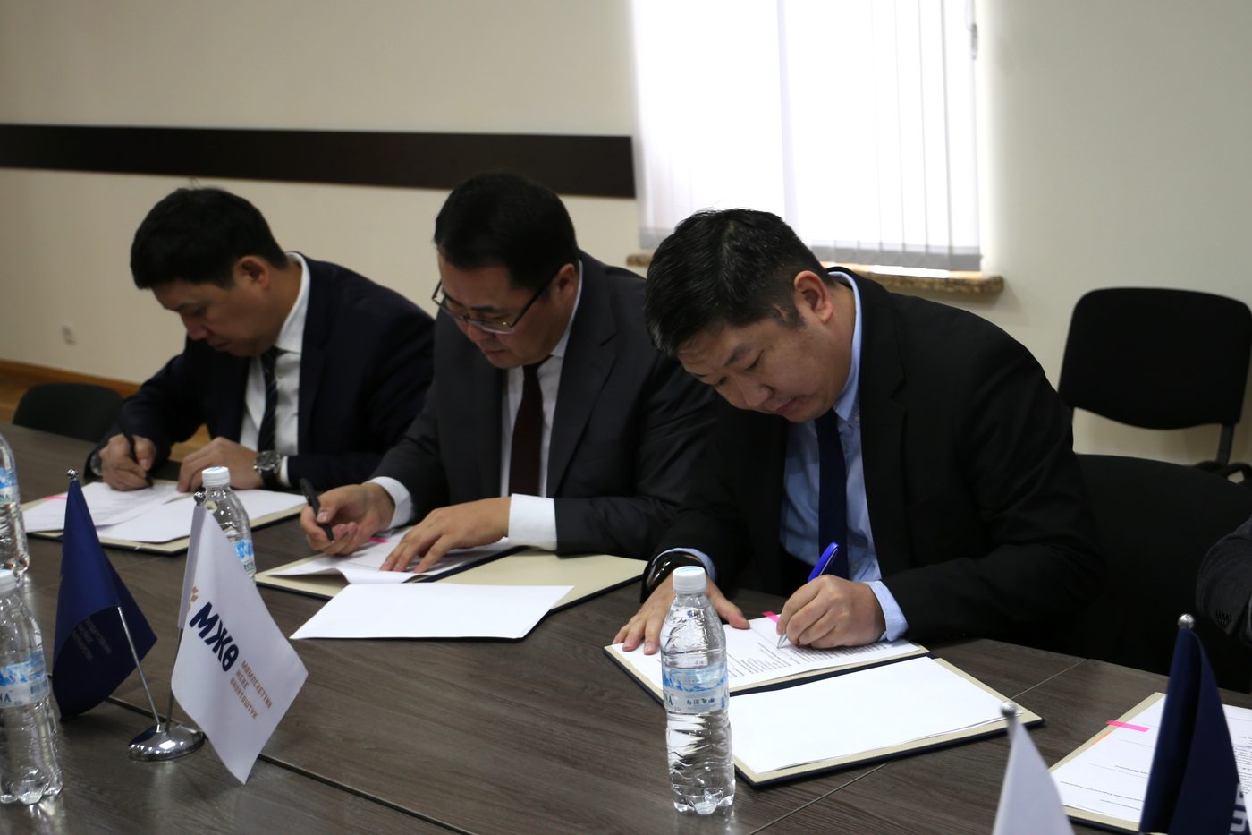 Бишкек шаарында Бишкек шаарынын Батыш айланма жолу боюнча МЖӨ долбооруна байланыштуу кызматташтык жөнүндө меморандумга кол коюлду