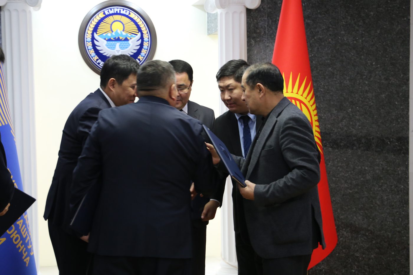 Бишкек шаарында Бишкек шаарынын Батыш айланма жолу боюнча МЖӨ долбооруна байланыштуу кызматташтык жөнүндө меморандумга кол коюлду