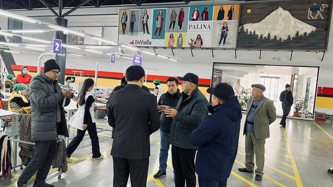 Кыргыз Республикасынын Президентине караштуу Инвестициялар боюнча улуттук агенттиктин башчысы Равшанбек Сабиров Ош облусундагы «Евразия Групп» тигүү фабрикасына барды