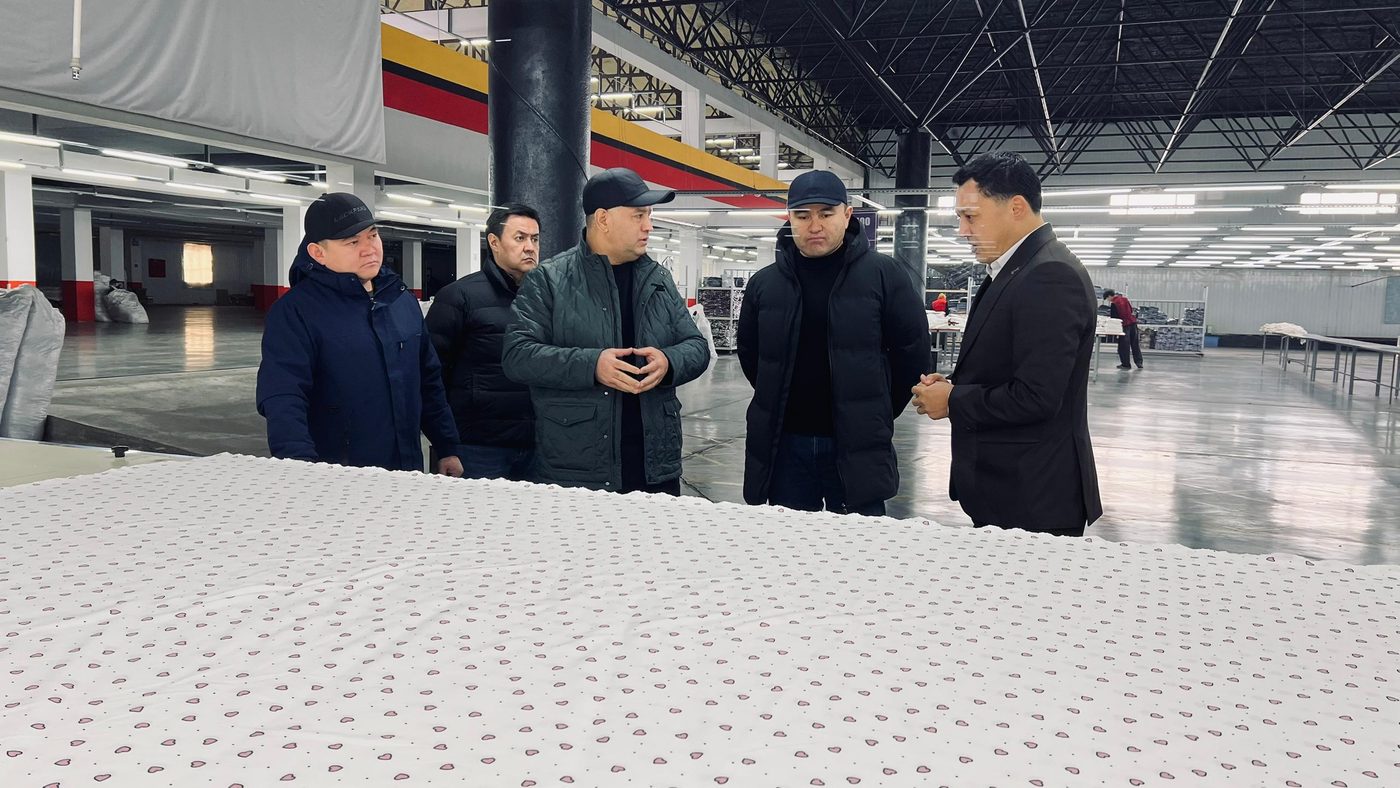 Кыргыз Республикасынын Президентине караштуу Инвестициялар боюнча улуттук агенттиктин башчысы Равшанбек Сабиров Ош облусундагы «Евразия Групп» тигүү фабрикасына барды