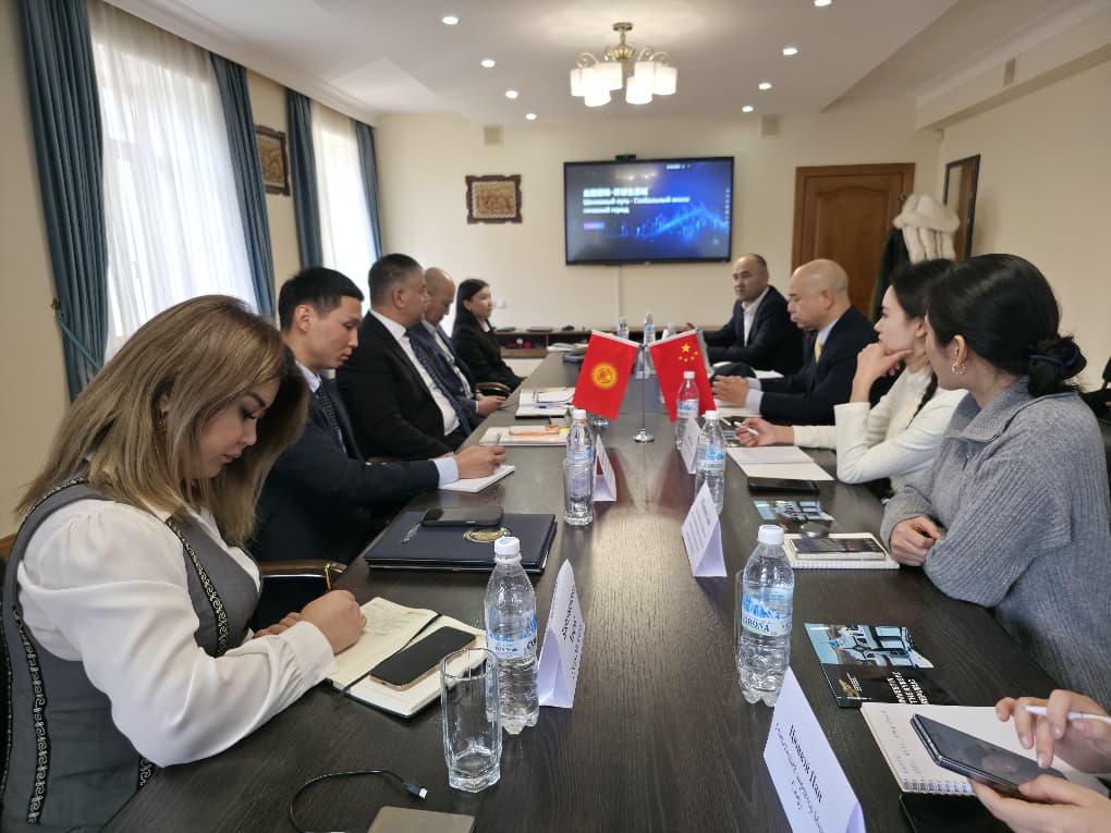 Кыргыз Республикасынын Президентине караштуу Инвестициялар боюнча улуттук агенттик кытай компанияларынын өкүлдөрү менен кызматташуу жөнүндө Меморандумга кол койду