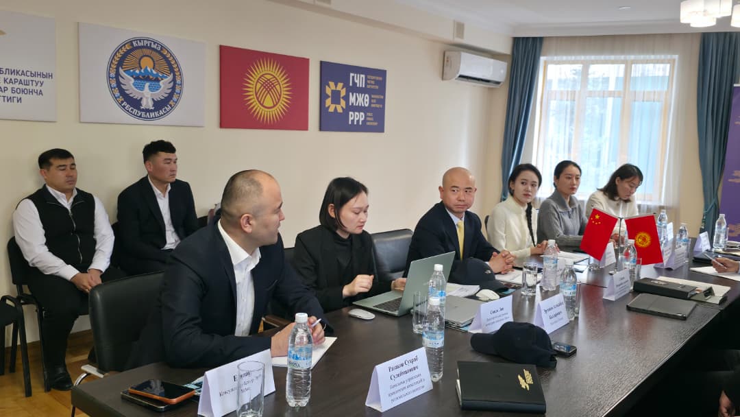 Кыргыз Республикасынын Президентине караштуу Инвестициялар боюнча улуттук агенттик кытай компанияларынын өкүлдөрү менен кызматташуу жөнүндө Меморандумга кол койду