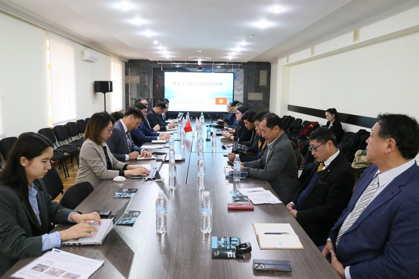 Инвестициялар боюнча улуттук агенттикте Япониянын бизнес-делегациясы менен жолугушуу өттү