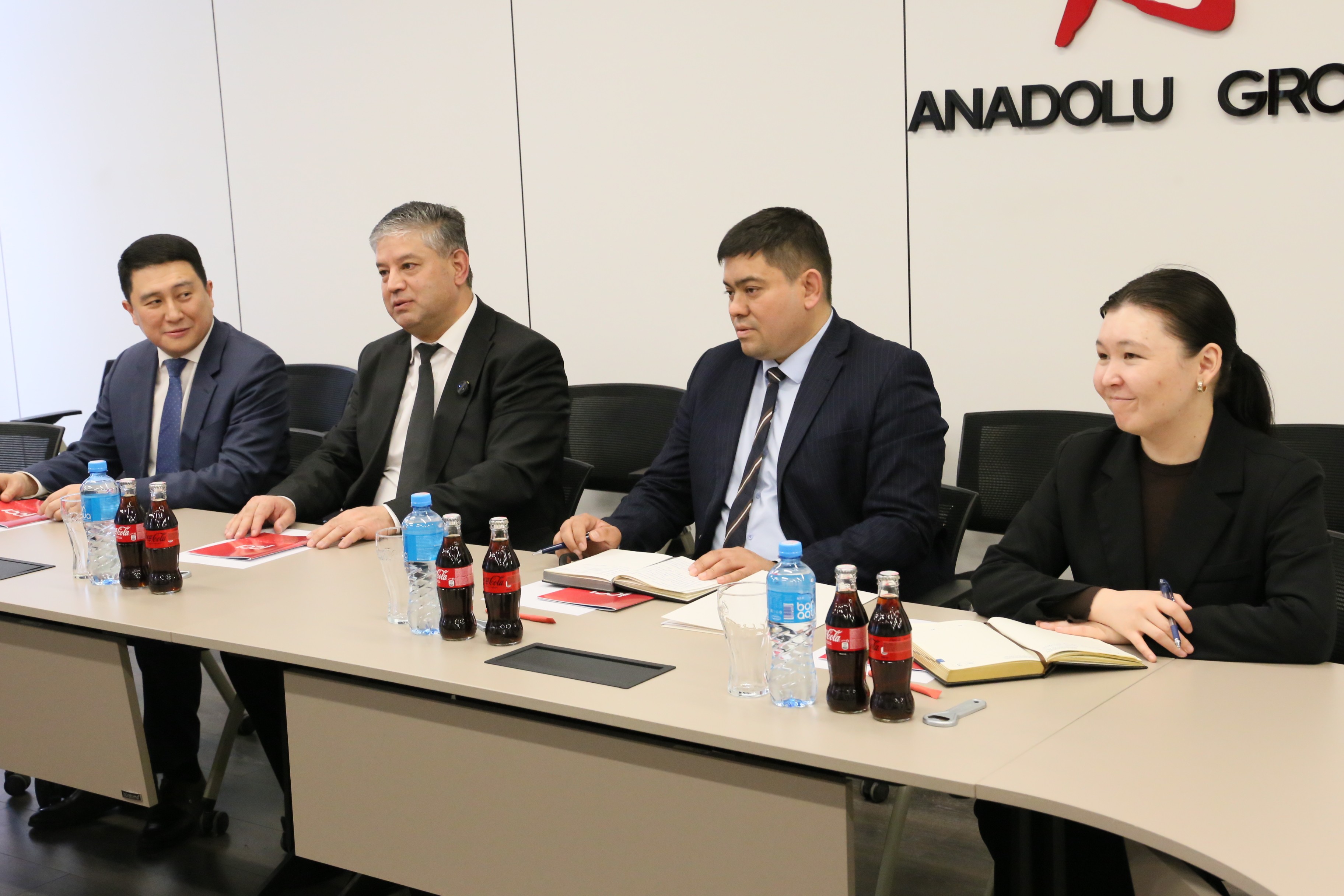 2026-жылдын 27-мартында Кыргыз Республикасынын Президентине караштуу Инвестициялар боюнча улуттук агенттиктин Башчысы Бишкек шаарындагы ЖЧК «Кока-Кола Бишкек Боттлерс» заводуна иш сапары менен барды