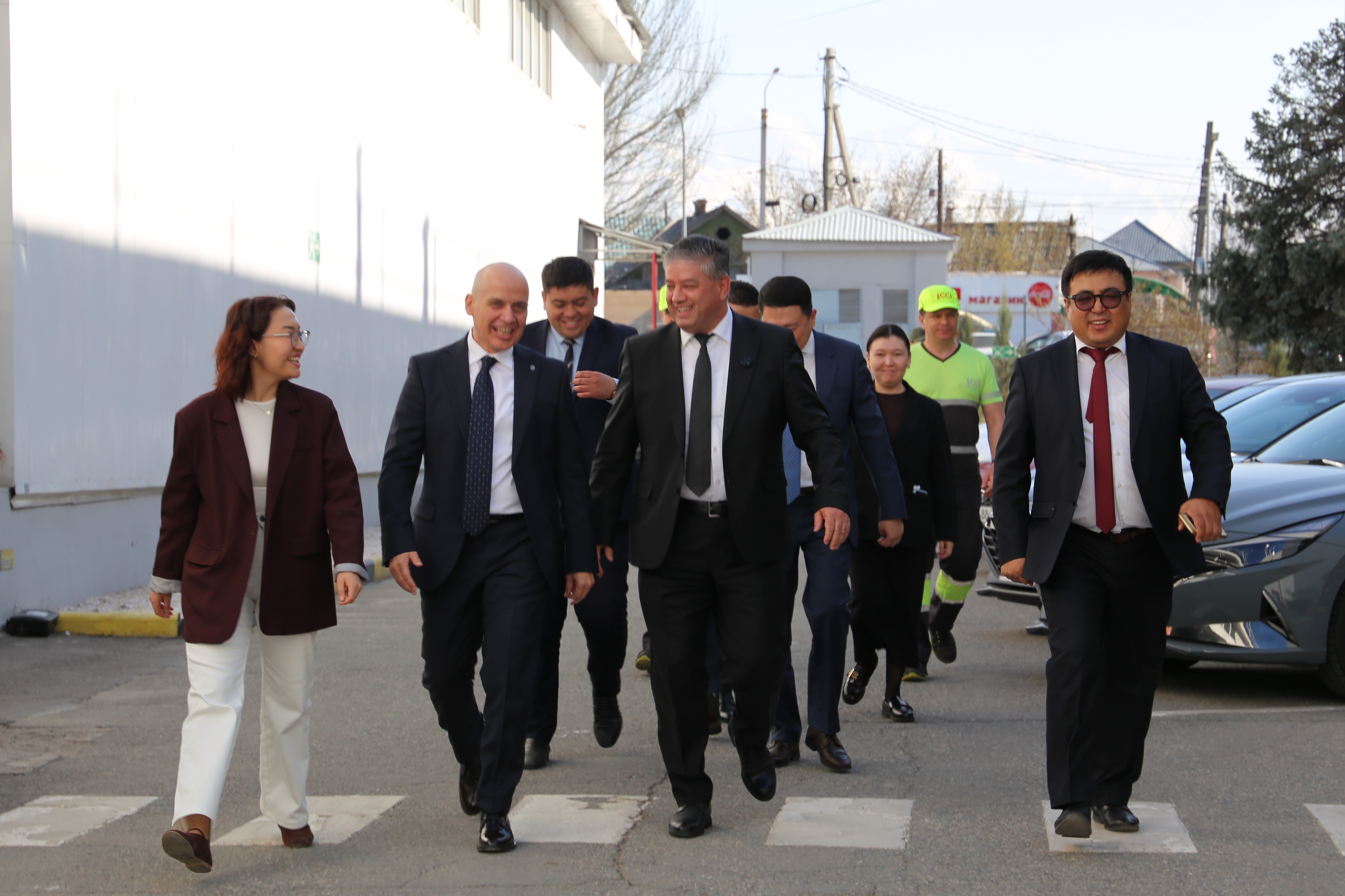 2026-жылдын 27-мартында Кыргыз Республикасынын Президентине караштуу Инвестициялар боюнча улуттук агенттиктин Башчысы Бишкек шаарындагы ЖЧК «Кока-Кола Бишкек Боттлерс» заводуна иш сапары менен барды