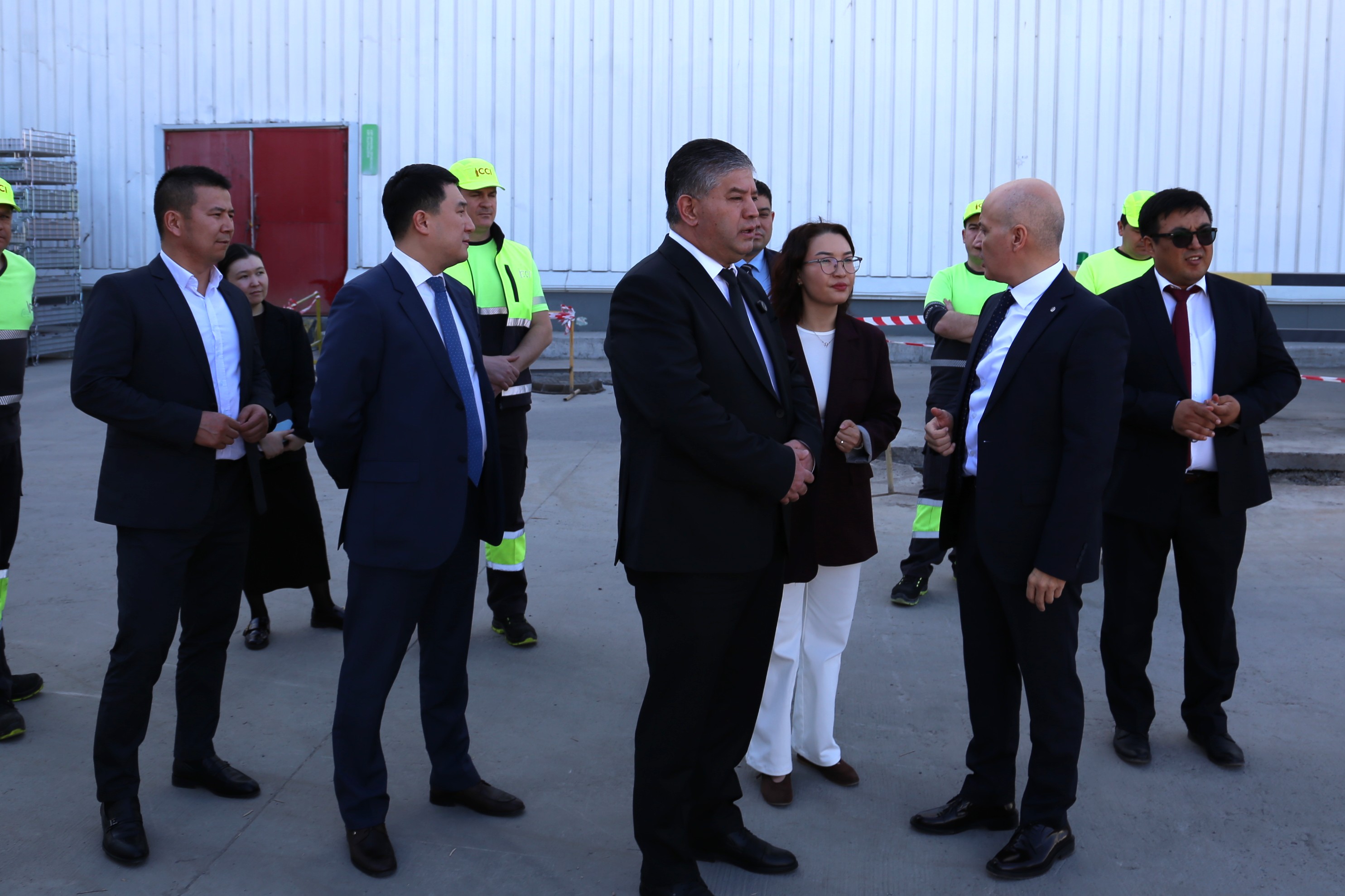 2026-жылдын 27-мартында Кыргыз Республикасынын Президентине караштуу Инвестициялар боюнча улуттук агенттиктин Башчысы Бишкек шаарындагы ЖЧК «Кока-Кола Бишкек Боттлерс» заводуна иш сапары менен барды