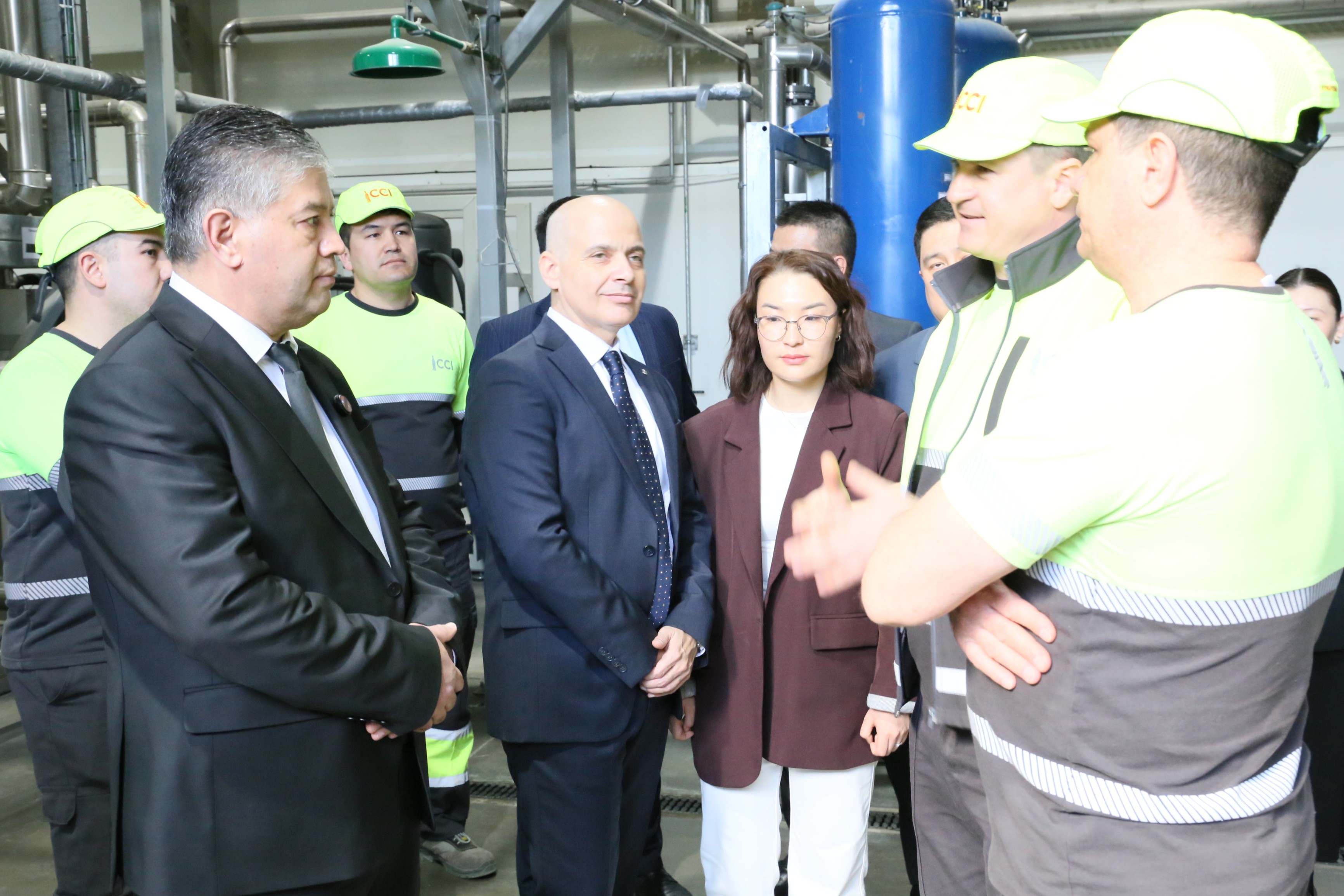 2026-жылдын 27-мартында Кыргыз Республикасынын Президентине караштуу Инвестициялар боюнча улуттук агенттиктин Башчысы Бишкек шаарындагы ЖЧК «Кока-Кола Бишкек Боттлерс» заводуна иш сапары менен барды