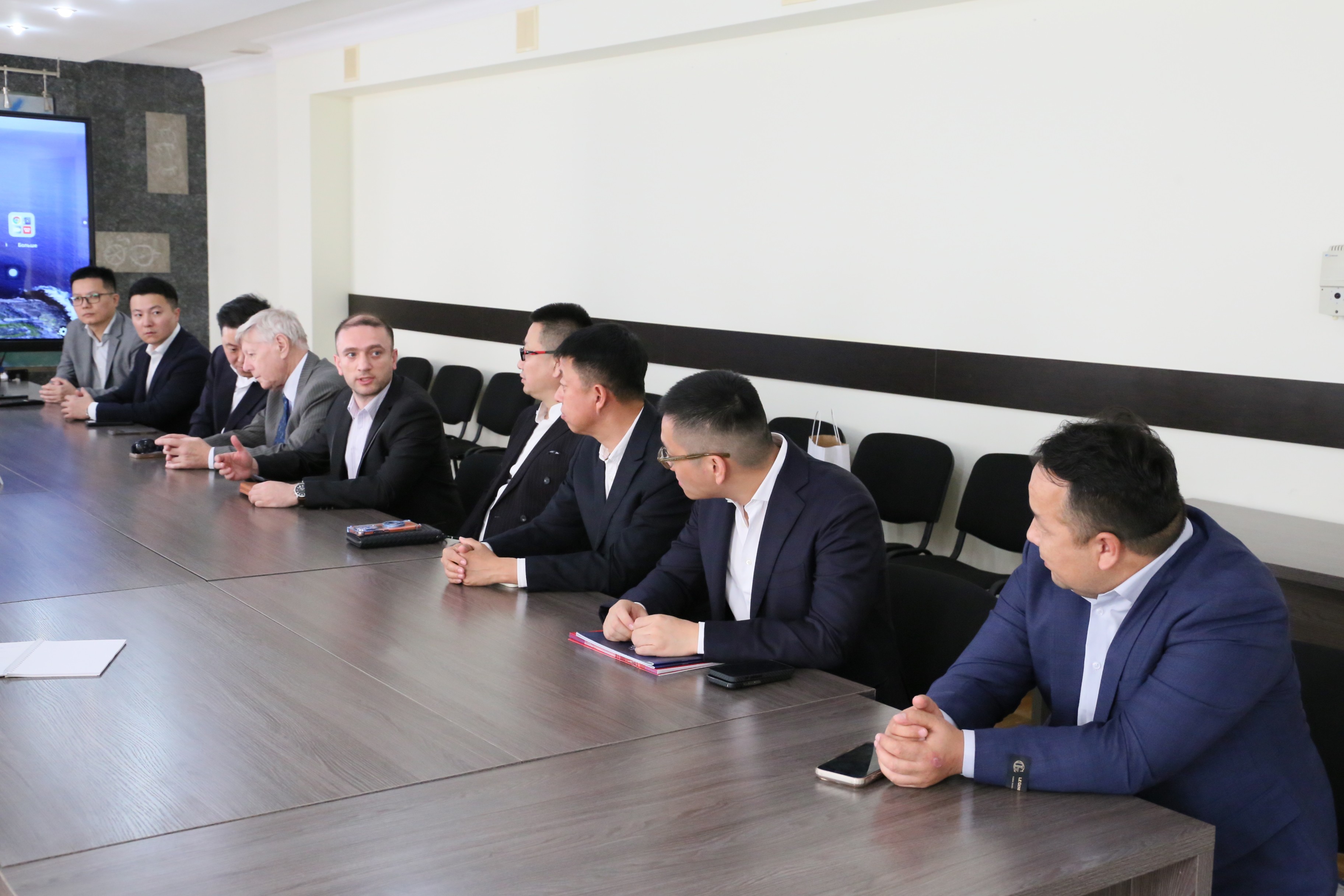 Инвестициялар боюнча улуттук агенттик «Бин Заед Интернэшнл» компаниясы менен кызматташуу мүмкүнчүлүктөрүн талкуулады