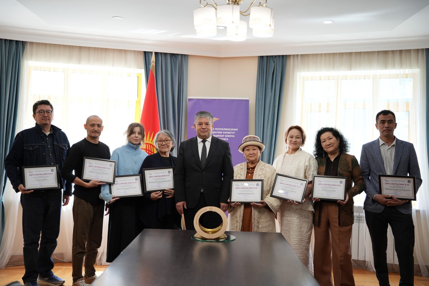 Кыргызстандын ЭКСПО 2025 көргөзмөсүндөгү жеңишине салым кошкон искусство ишмерлери сыйланды