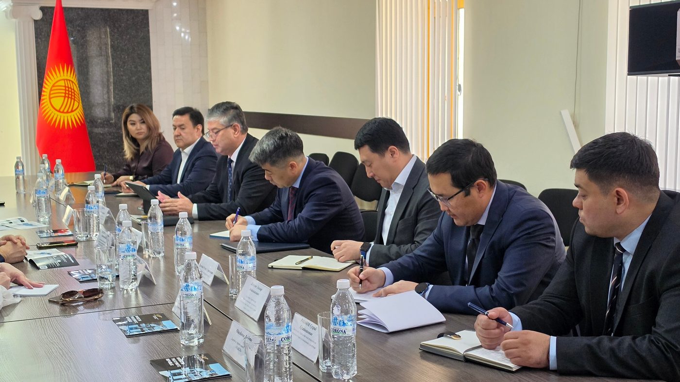 吉尔吉斯斯坦共和国总统投资国家局与新西伯利亚州建筑行业代表继续扩大商业对话