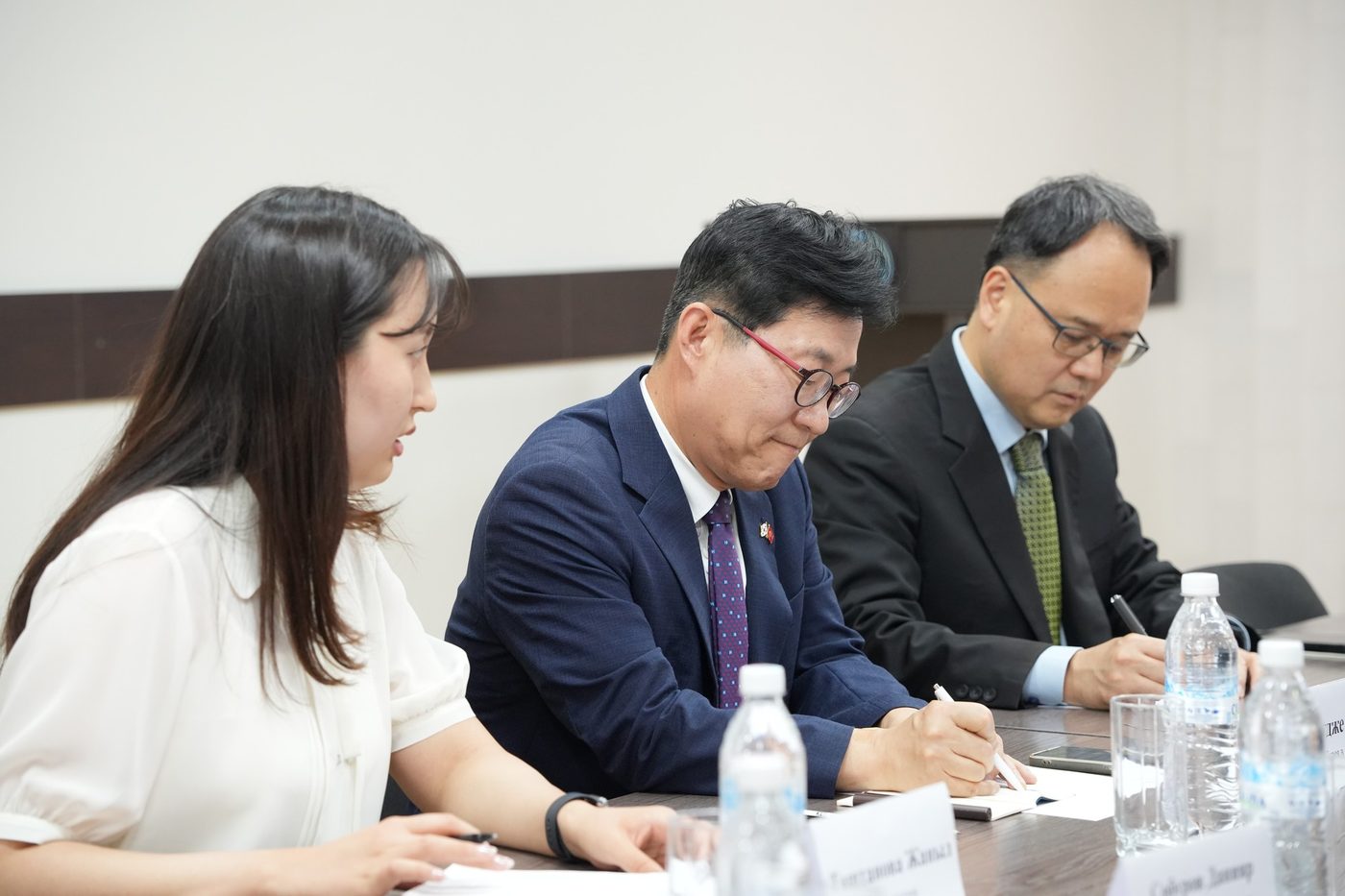 Discussione sulla cooperazione investimenti tra Kyrgyzstan e Corea