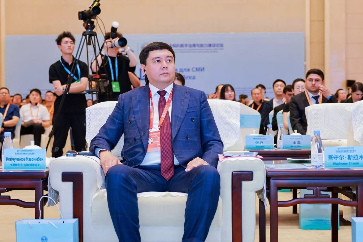 Улуттук агенттиктин башчысынын орун басары Мээримбек Койчуманов ШКУнун Санариптик экономика форуму – 2026га катышууда