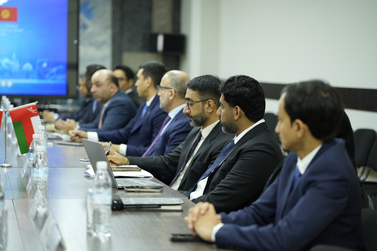 قرغيزستان وعمان يناقشان مستقبل التعاون الاستثماري