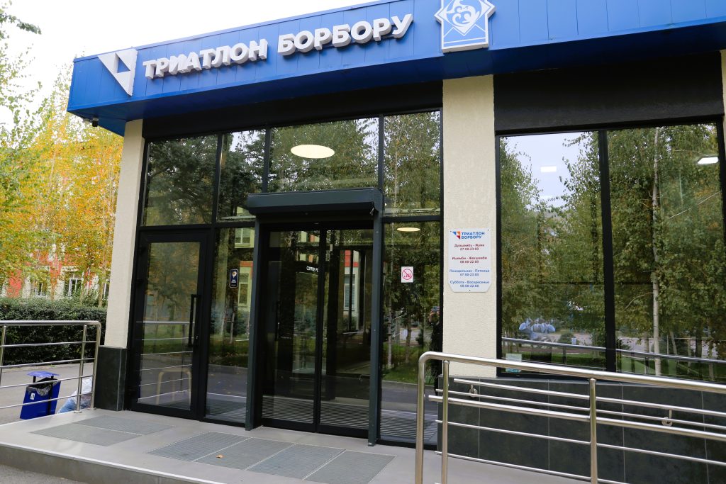29 сентября 2025 года Директор Национального агентства по инвестициям при Президенте КР Сабиров Равшанбек Азатович ознакомился с реализацией проекта «Триатлон-Центр», осуществляемого в формате ГЧП на базе школы-гимназии № 69.