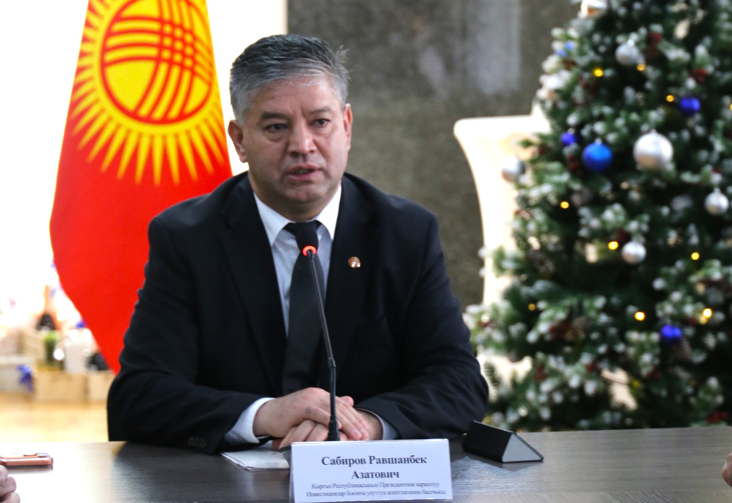 Глава НАИ при Президенте Кыргызской Республики   Равшанбек Сабиров подвёл итоги года и вручил награды